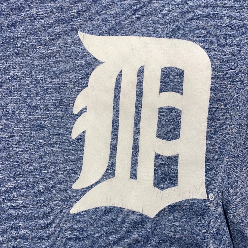 Detroit Tigers athletic shirt 💙 - Picture 2 of 3
